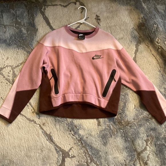 Nike Tops - Color block Nike tech crop crew neck